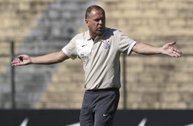 Mano Menezes durante treinamento do Corinthians, realizado esta manh no Parque So Jorge. O prximo jogo do time pelo Campeonato Brasileiro 2010, ser dia 14/07, contra o Cear no Castelo, em Fortaleza; So Paulo, Brasil