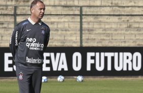 Mano Menezes durante treinamento do Corinthians, realizado esta manh no Parque So Jorge. O prximo jogo do time pelo Campeonato Brasileiro 2010, ser dia 14/07, contra o Cear no Castelo, em Fortaleza; So Paulo, Brasil