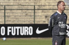 Mano Menezes durante treinamento do Corinthians, realizado esta manh no Parque So Jorge. O prximo jogo do time pelo Campeonato Brasileiro 2010, ser dia 14/07, contra o Cear no Castelo, em Fortaleza; So Paulo, Brasil