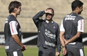 Paulo Andr; Mano Menezes e William durante treinamento do Corinthians, realizado esta manh no Parque So Jorge. O prximo jogo do time pelo Campeonato Brasileiro 2010, ser dia 14/07, contra o Cear no Castelo, em Fortaleza; So Paulo, Brasil