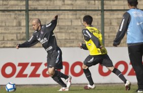 Alessandro e Defederico durante treinamento do Corinthians, realizado esta manh no Parque So Jorge. O prximo jogo do time pelo Campeonato Brasileiro 2010, ser dia 14/07, contra o Cear no Castelo, em Fortaleza; So Paulo, Brasil