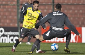 Defederico e Leandro Castn, de costas, durante treinamento do Corinthians, realizado esta manh no Parque So Jorge. O prximo jogo do time pelo Campeonato Brasileiro 2010, ser dia 14/07, contra o Cear no Castelo, em Fortaleza; So Paulo, Brasil