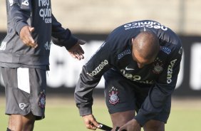 Elias e Roberto Carlos durante treinamento do Corinthians, realizado esta manh no Parque So Jorge. O prximo jogo do time pelo Campeonato Brasileiro 2010, ser dia 14/07, contra o Cear no Castelo, em Fortaleza; So Paulo, Brasil