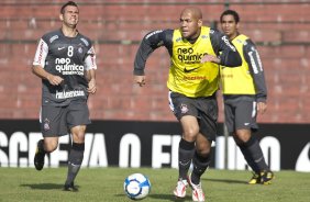 Leandro Castn; Souza e Boquita durante treinamento do Corinthians, realizado esta manh no Parque So Jorge. O prximo jogo do time pelo Campeonato Brasileiro 2010, ser dia 14/07, contra o Cear no Castelo, em Fortaleza; So Paulo, Brasil