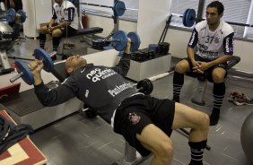 Alessandro e Boquita durante o treino do Corinthians realizado esta manh no Parque So Jorge; o prximo jogo do time ser quarta-feira, dia 14/07, contra o Cear, no estdio Castelo, em Fortaleza pela 8 rodada do Brasileirao 2010