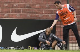 Roberto Carlos e Bruno Cesar durante o treino do Corinthians realizado esta manh no Parque So Jorge; o prximo jogo do time ser quarta-feira, dia 14/07, contra o Cear, no estdio Castelo, em Fortaleza pela 8 rodada do Brasileirao 2010