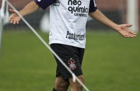 Danilo durante o treino do Corinthians realizado esta tarde no Parque So Jorge; o prximo jogo do time ser quarta-feira, dia 14/07, contra o Cear, no estdio Castelo, em Fortaleza pela 8 rodada do Brasileirao 2010