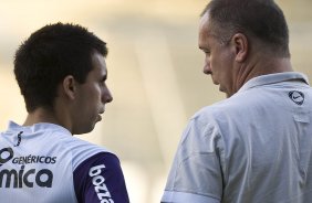 Defederico e Mano Menezes durante o treino do Corinthians realizado esta tarde no Parque So Jorge; o prximo jogo do time ser quarta-feira, dia 14/07, contra o Cear, no estdio Castelo, em Fortaleza pela 8 rodada do Brasileirao 2010