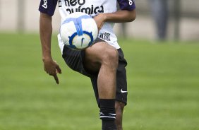 Elias durante o treino do Corinthians realizado esta tarde no Parque So Jorge; o prximo jogo do time ser quarta-feira, dia 14/07, contra o Cear, no estdio Castelo, em Fortaleza pela 8 rodada do Brasileirao 2010