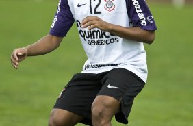 Elias durante o treino do Corinthians realizado esta tarde no Parque So Jorge; o prximo jogo do time ser quarta-feira, dia 14/07, contra o Cear, no estdio Castelo, em Fortaleza pela 8 rodada do Brasileirao 2010