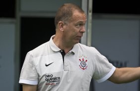 Mano Menezes durante o treino do Corinthians realizado esta tarde no Parque So Jorge; o prximo jogo do time ser quarta-feira, dia 14/07, contra o Cear, no estdio Castelo, em Fortaleza pela 8 rodada do Brasileirao 2010