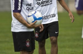 Roberto Carlos e Elias durante o treino do Corinthians realizado esta tarde no Parque So Jorge; o prximo jogo do time ser quarta-feira, dia 14/07, contra o Cear, no estdio Castelo, em Fortaleza pela 8 rodada do Brasileirao 2010