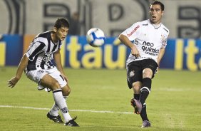 CEARA/CE X CORINTHIANS/SP - Careca e Bruno Cesar durante partida vlida pela 8 rodada do Campeonato Brasileiro de 2010, realizado esta noite no estdio Castelo, em Fortaleza