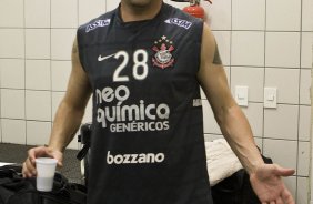 CEARA/CE X CORINTHIANS/SP - Chicão nos vestiários antes da partida válida pela 8ª rodada do Campeonato Brasileiro de 2010, realizado esta noite no estádio Castelão, em Fortaleza