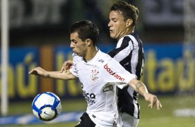 CEARA/CE X CORINTHIANS/SP - Defederico e Fabricio durante partida vlida pela 8 rodada do Campeonato Brasileiro de 2010, realizado esta noite no estdio Castelo, em Fortaleza