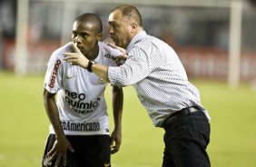 CEARA/CE X CORINTHIANS/SP - Elias e Mano Menezes durante partida vlida pela 8 rodada do Campeonato Brasileiro de 2010, realizado esta noite no estdio Castelo, em Fortaleza