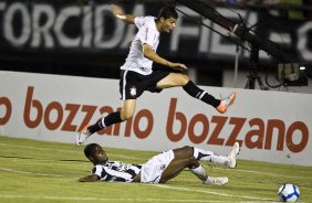 CEARA/CE X CORINTHIANS/SP - Joo Marcos e William Morais durante partida vlida pela 8 rodada do Campeonato Brasileiro de 2010, realizado esta noite no estdio Castelo, em Fortaleza