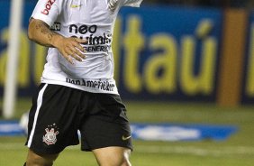 CEARA/CE X CORINTHIANS/SP - Roberto Carlos reclama de marcacao do juiz durante partida vlida pela 8 rodada do Campeonato Brasileiro de 2010, realizado esta noite no estdio Castelo, em Fortaleza