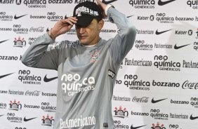 O goleiro paraguaio Aldo Bobadilha foi apresentado aps o treino do Corinthians realizado esta manh no Parque So Jorge; o prximo jogo do time ser domingo, dia 18/07, contra o Atltico-MG, no estdio do Pacaembu, pela 9 rodada do Brasileirao 2010