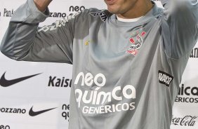 O goleiro paraguaio Aldo Bobadilha foi apresentado após o treino do Corinthians realizado esta manhã no Parque São Jorge; o próximo jogo do time será domingo, dia 18/07, contra o Atlético-MG, no estádio do Pacaembu, pela 9ª rodada do Brasileirao 2010