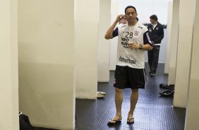 Chicão nos vestiários antes da partida entre Corinthians x Atlético-MG, válida pela 9ª rodada do Campeonato Brasileiro de 2010, serie A, realizada esta tarde no estádio do Pacaembu