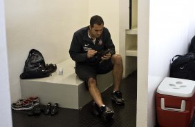 Danilo nos vestiários antes da partida entre Corinthians x Atlético-MG, válida pela 9ª rodada do Campeonato Brasileiro de 2010, serie A, realizada esta tarde no estádio do Pacaembu