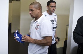 Roberto Carlos e Chico nos vestirios antes da partida entre Corinthians x Atltico-MG, vlida pela 9 rodada do Campeonato Brasileiro de 2010, serie A, realizada esta tarde no estdio do Pacaembu