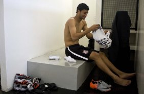 William Morais nos vestiários antes da partida entre Corinthians x Atlético-MG, válida pela 9ª rodada do Campeonato Brasileiro de 2010, serie A, realizada esta tarde no estádio do Pacaembu
