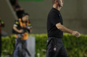 O tcnico Mano Menezes do Corinthians em partida vlida pelo Campeonato Brasileiro realizado no estdio Serra Dourada