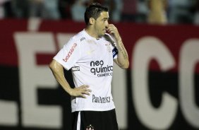 Chico do Corinthians aps perde penalti em partida vlida pelo Campeonato Brasileiro realizado no estdio Serra Dourada