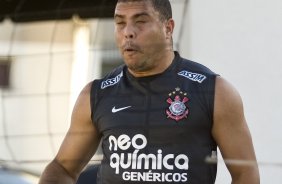 Ronaldo treina jogando futvolei na caixa de areia esta tarde no Parque So Jorge. O prximo jogo do time, ser domingo, dia 25/07, contra o Guarani/Campinas, no estdio do Pacaembu, pela 11a rodada do Brasileiro 2010