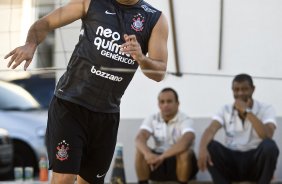 Ronaldo treina jogando futvolei na caixa de areia esta tarde no Parque So Jorge. O prximo jogo do time, ser domingo, dia 25/07, contra o Guarani/Campinas, no estdio do Pacaembu, pela 11a rodada do Brasileiro 2010