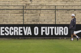 Adilson Batista durante o treino do Corinthians, realizado esta manh no Parque So Jorge. O prximo jogo do time, ser domingo, dia 01/08, contra o Palmeiras, no estdio do Pacaembu, pela 12. a rodada do Brasileiro 2010