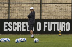 Adilson Batista durante o treino do Corinthians, realizado esta manh no Parque So Jorge. O prximo jogo do time, ser domingo, dia 01/08, contra o Palmeiras, no estdio do Pacaembu, pela 12. a rodada do Brasileiro 2010