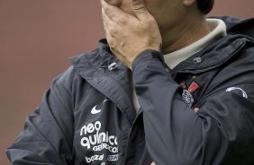 Adilson Batista durante o treino do Corinthians, realizado esta manh no Parque So Jorge. O prximo jogo do time, ser domingo, dia 01/08, contra o Palmeiras, no estdio do Pacaembu, pela 12. a rodada do Brasileiro 2010