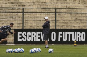 Adilson Batista durante o treino do Corinthians, realizado esta manh no Parque So Jorge. O prximo jogo do time, ser domingo, dia 01/08, contra o Palmeiras, no estdio do Pacaembu, pela 12. a rodada do Brasileiro 2010