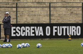 Adilson Batista durante o treino do Corinthians, realizado esta manh no Parque So Jorge. O prximo jogo do time, ser domingo, dia 01/08, contra o Palmeiras, no estdio do Pacaembu, pela 12. a rodada do Brasileiro 2010