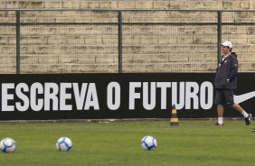 Adilson Batista durante o treino do Corinthians, realizado esta manh no Parque So Jorge. O prximo jogo do time, ser domingo, dia 01/08, contra o Palmeiras, no estdio do Pacaembu, pela 12. a rodada do Brasileiro 2010