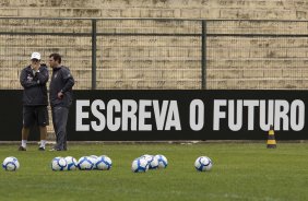 Adilson Batista e o auxiliar de preparao fisica Artur Rushel(d) durante o treino do Corinthians, realizado esta manh no Parque So Jorge. O prximo jogo do time, ser domingo, dia 01/08, contra o Palmeiras, no estdio do Pacaembu, pela 12. a rodada do Brasileiro 2010