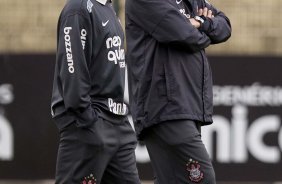 Adilson Batista(d) e seu auxiliar Ivair Jr. durante o treino do Corinthians, realizado esta manh no Parque So Jorge. O prximo jogo do time, ser domingo, dia 01/08, contra o Palmeiras, no estdio do Pacaembu, pela 12. a rodada do Brasileiro 2010