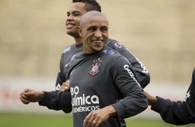 Dentinho e Roberto Carlos durante o treino do Corinthians, realizado esta manh no Parque So Jorge. O prximo jogo do time, ser domingo, dia 01/08, contra o Palmeiras, no estdio do Pacaembu, pela 12. a rodada do Brasileiro 2010