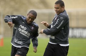 Elias e Ronaldo durante o treino do Corinthians, realizado esta manh no Parque So Jorge. O prximo jogo do time, ser domingo, dia 01/08, contra o Palmeiras, no estdio do Pacaembu, pela 12. a rodada do Brasileiro 2010