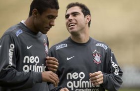 Paulinho e Bruno Cesar durante o treino do Corinthians, realizado esta manh no Parque So Jorge. O prximo jogo do time, ser domingo, dia 01/08, contra o Palmeiras, no estdio do Pacaembu, pela 12. a rodada do Brasileiro 2010