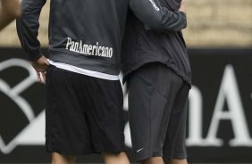 Ronaldo e Adilson Batista durante o treino do Corinthians, realizado esta manhã no Parque São Jorge. O próximo jogo do time, será domingo, dia 01/08, contra o Palmeiras, no estádio do Pacaembu, pela 12. a rodada do Brasileirão 2010