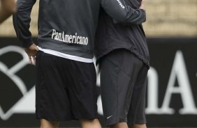 Ronaldo e Adilson Batista durante o treino do Corinthians, realizado esta manh no Parque So Jorge. O prximo jogo do time, ser domingo, dia 01/08, contra o Palmeiras, no estdio do Pacaembu, pela 12. a rodada do Brasileiro 2010