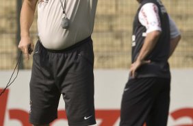 Adilson Batista durante o treino do Corinthians, realizado esta manh no Parque So Jorge. O prximo jogo do time, ser domingo, dia 01/08/2010, contra o Palmeiras, no estdio do Pacaembu, pela 12. a rodada do Brasileiro 2010