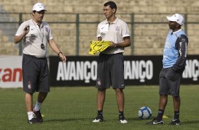 Adilson Batista e seus auxiliares Fabio Carille e Ivair Jr., durante o treino do Corinthians, realizado esta manh no Parque So Jorge. O prximo jogo do time, ser domingo, dia 01/08/2010, contra o Palmeiras, no estdio do Pacaembu, pela 12. a rodada do Brasileiro 2010