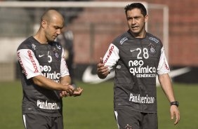 Alessandro e Chico durante o treino do Corinthians, realizado esta manh no Parque So Jorge. O prximo jogo do time, ser domingo, dia 01/08/2010, contra o Palmeiras, no estdio do Pacaembu, pela 12. a rodada do Brasileiro 2010