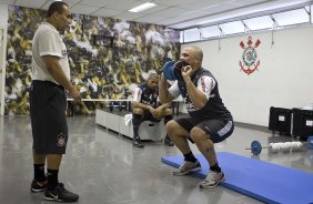 Roberto Carlos e Ronaldo durante o treino do Corinthians, realizado com o preparador fisicos Shih Chien Chan Junior esta manh no Parque So Jorge. O prximo jogo do time, ser domingo, dia 01/08/2010, contra o Palmeiras, no estdio do Pacaembu, pela 12. a rodada do Brasileiro 2010