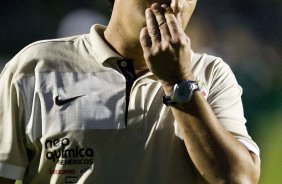 Adilson Batista durante a partida entre Palmeiras x Corinthians, vlida pela 12 rodada do Campeonato Brasileiro de 2010, serie A, realizada esta tarde no estdio do Pacaembu